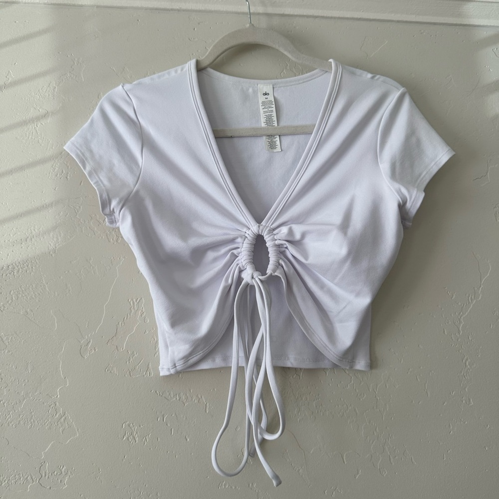NWOT Alo airbrush criss cross short sleeve